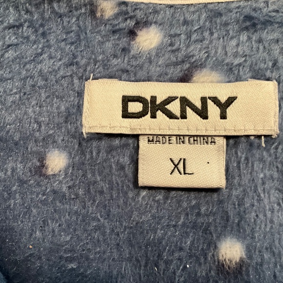 DKNY NWT XL microfleece 2 pc PJ set ladies, button up - Picture 4 of 5